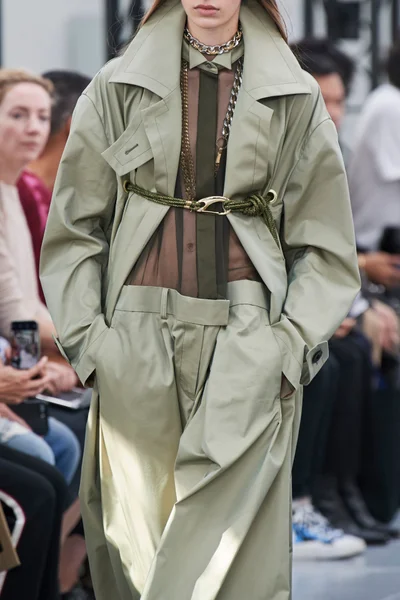 Look 22